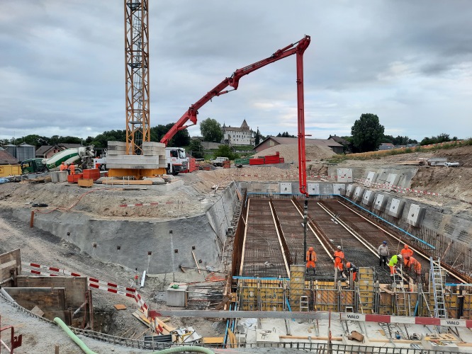 Betonnage du radier principal - 200 m3 en 1 étape Betonnage du radier principal - 200 m3 en 1 étape